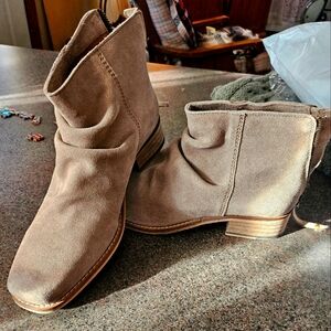Gorgeous Ariat Unbridled ankle boots